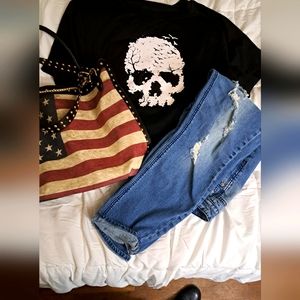 SKULL ART GRAPHIC TSHIRT